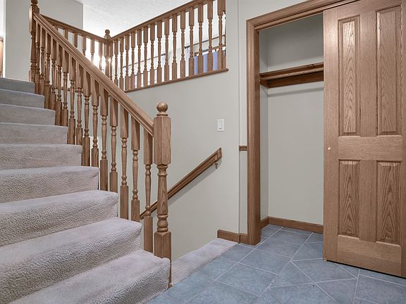 3rd image of 1421 Windsor Rd