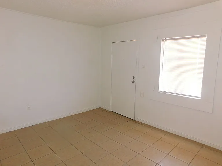 1007 C St #3 — Photo 9