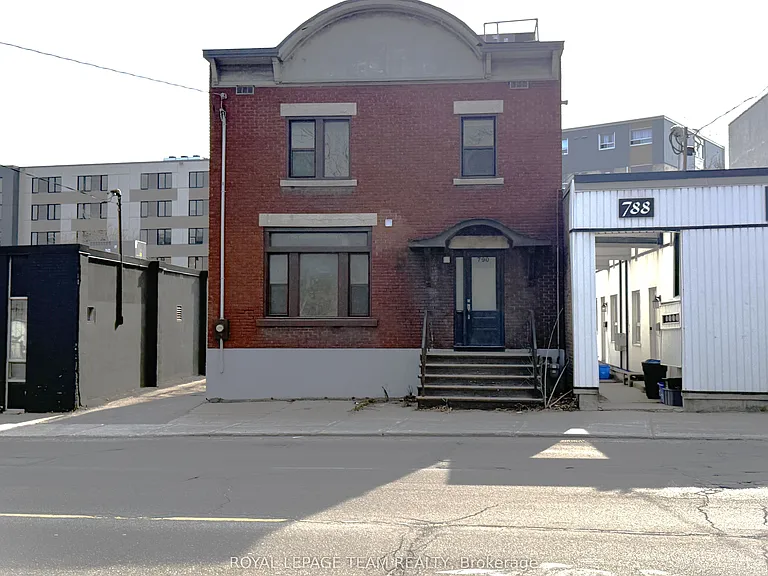 790 Bronson Ave — Photo 1