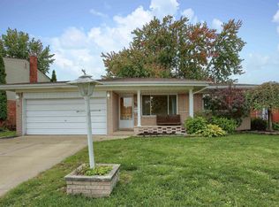 30807 Saint Onge Cir, Warren, MI 48088