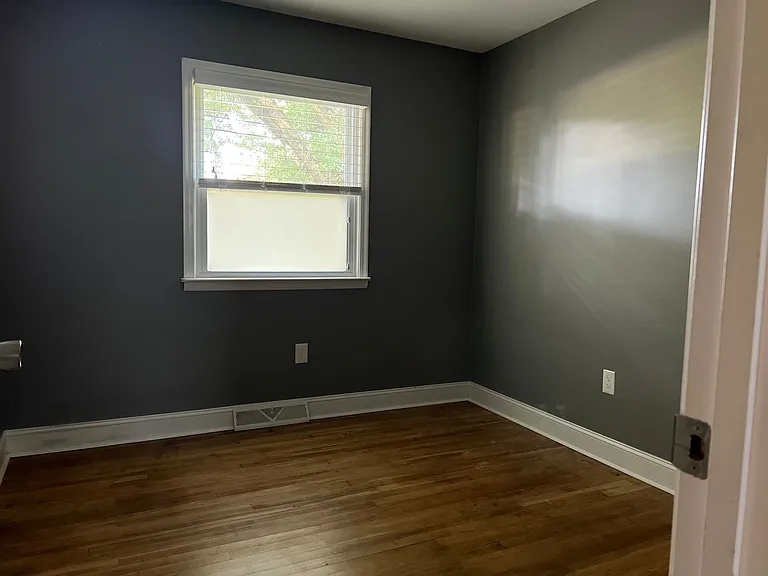 521 Clifton Rd — Photo 8