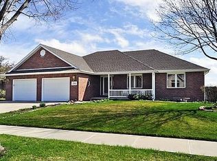 2930 Crown Pointe Rd, Lincoln, NE 68506