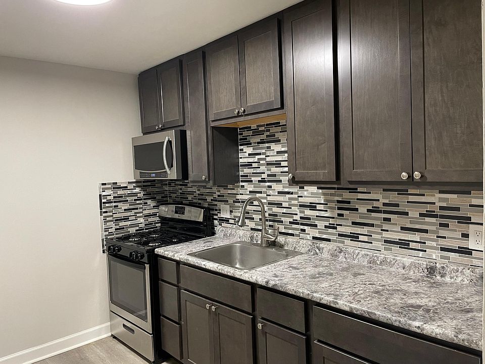 1st image of 3217 Russell Blvd #6
