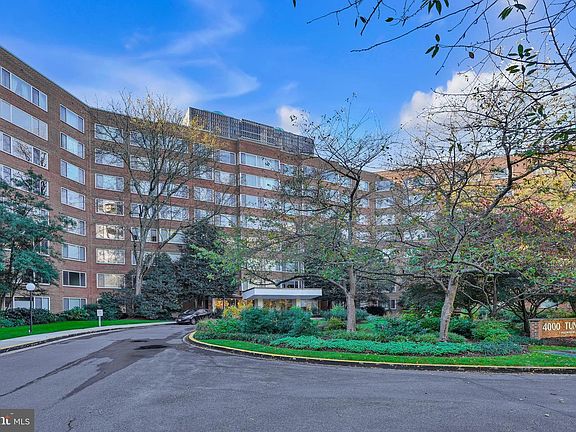 3rd image of 4000 Tunlaw Rd NW APT 220