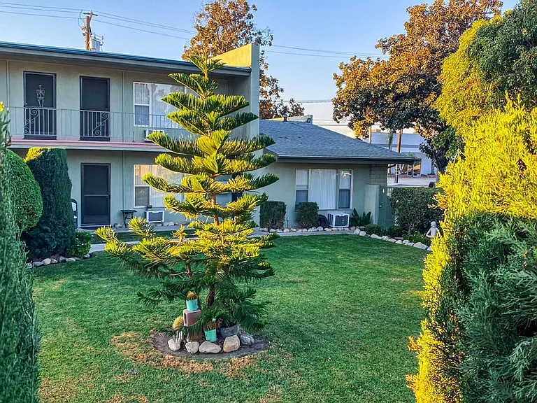 142 S Princeton Ave — Photo 12