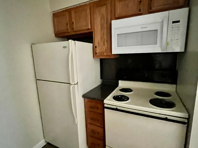 Oak Tree Apartments — Photo 7