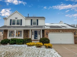 17 Camelot Dr, West Seneca, NY 14224