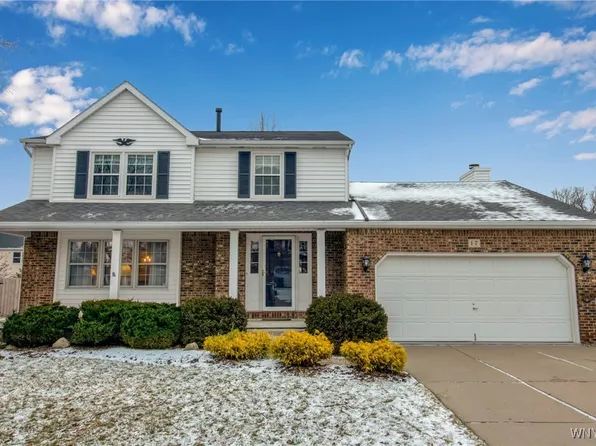17 Camelot Dr, West Seneca, NY 14224