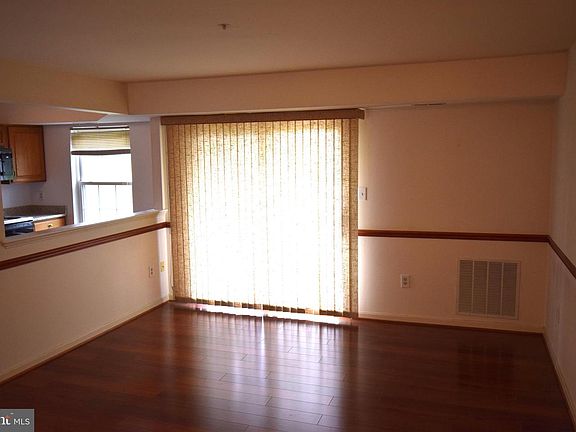 4th image of 3856 Shadywood Dr Unit 2B