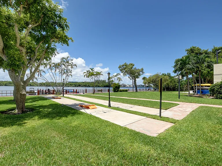 2121 N Ocean Blvd #1405E — Photo 41
