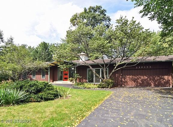 3rd image of 23W050 Mulberry Ln