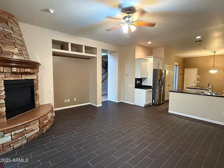642 E Torrey Pines Pl — Photo 15