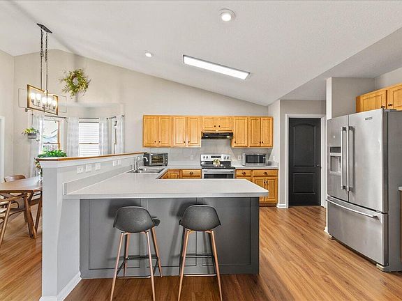 4th image of 1221 Woodline Dr