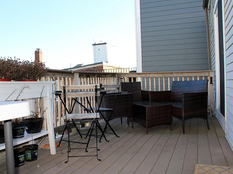324 W 3rd St #2 — Photo 16