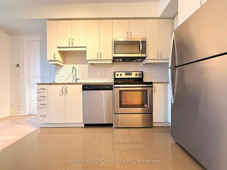 9205 Yonge St #419 — Photo 5