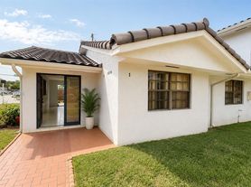 10900 NW 7th St, Miami, FL