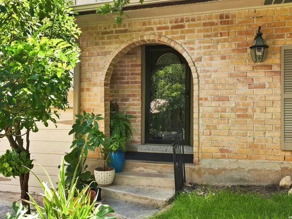 6107 Forest Bnd, San Antonio, TX 78240