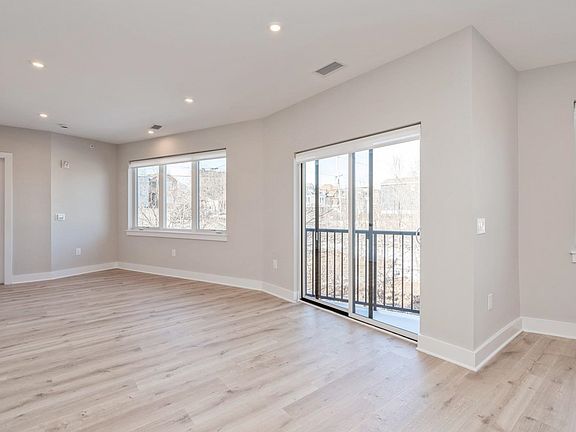 5th image of 201-205 Randolph Ave #105