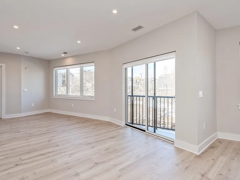 201-205 Randolph Ave #105 — Photo 5