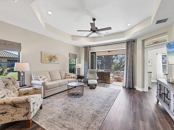 3rd image of 221 Palidoro Cir
