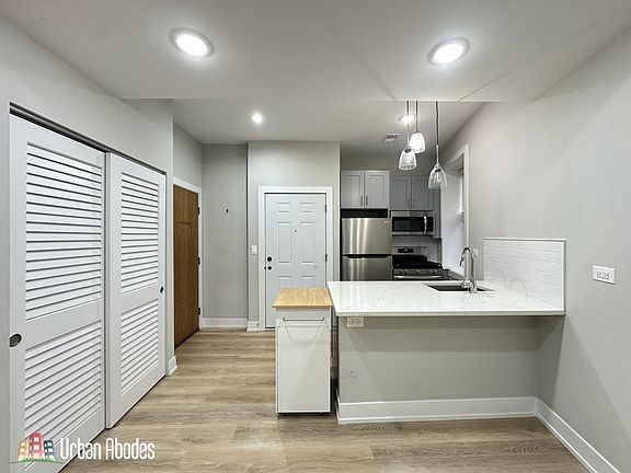 3rd image of 434 W Belden Ave #M07r