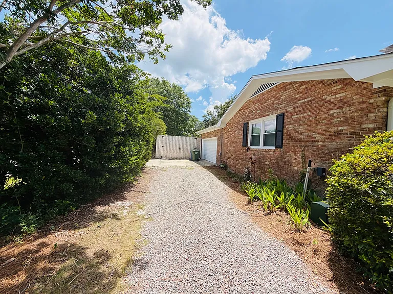 3201 Chalmers Dr — Photo 2