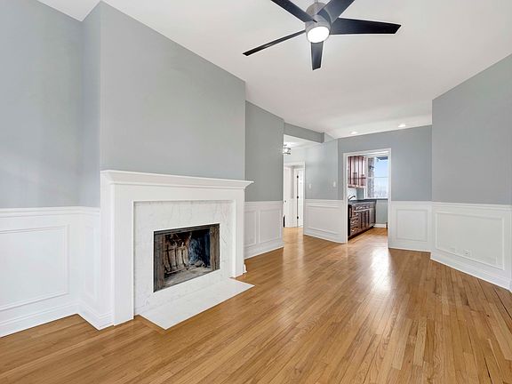 2nd image of 847 W Belle Plaine Ave #2N