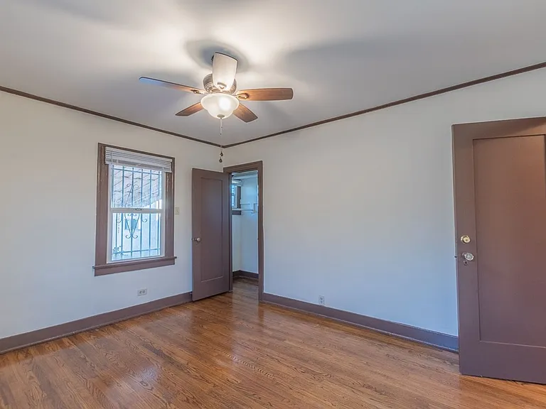 2226 S Redondo Blvd — Photo 20