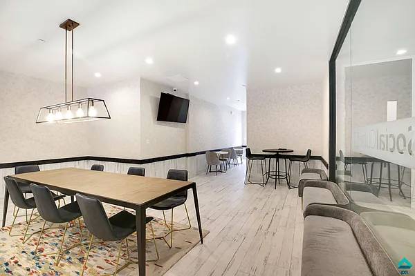 Rented by EXR | media 61