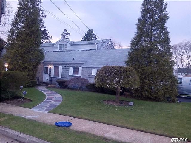 1st image of 27 Hedgeway Ct