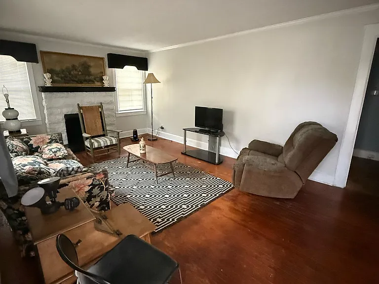 826 W Terrell St — Photo 3
