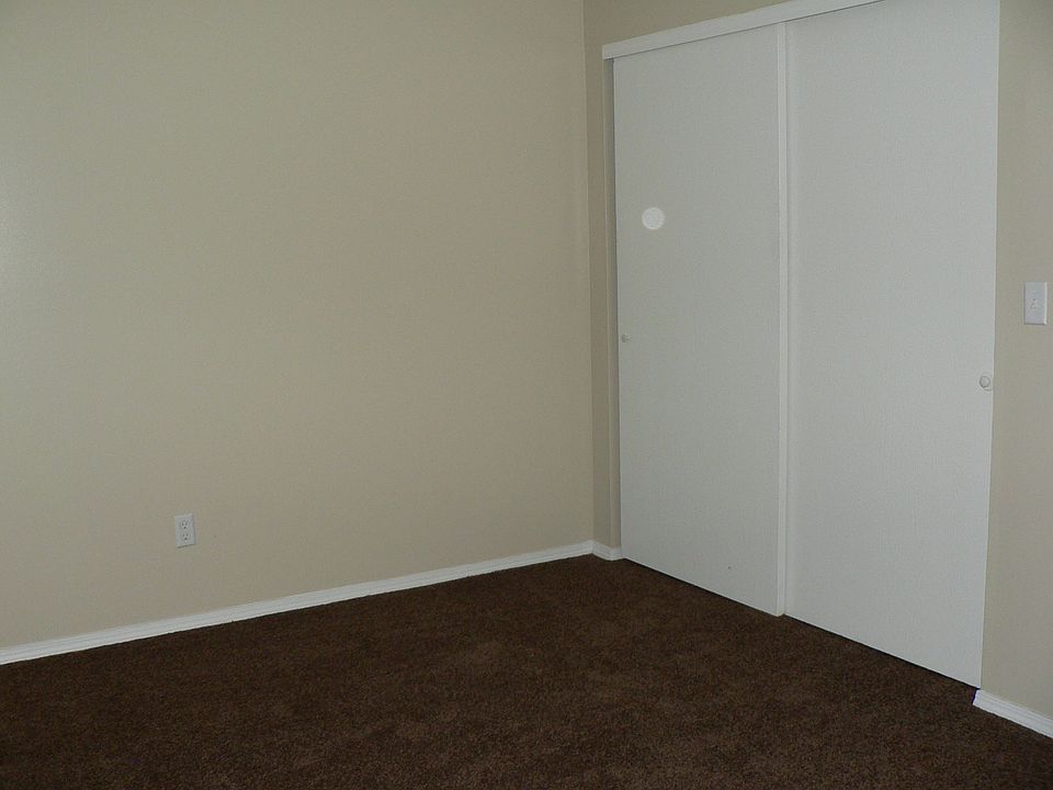2nd image of 365 E Cherry St