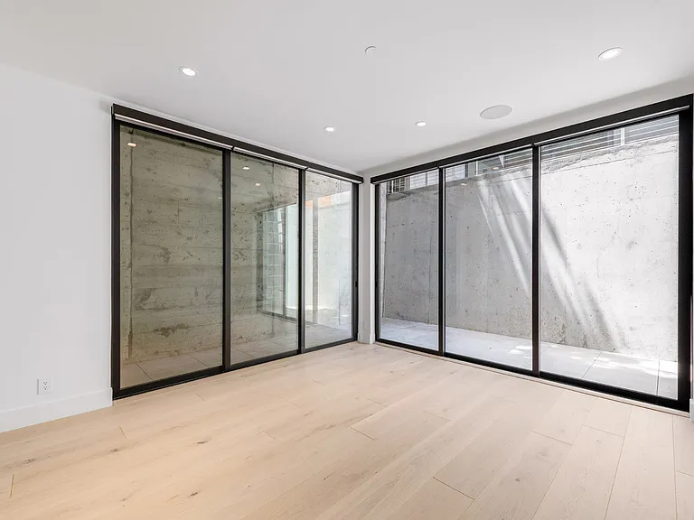 660 Carolina St — Photo 30