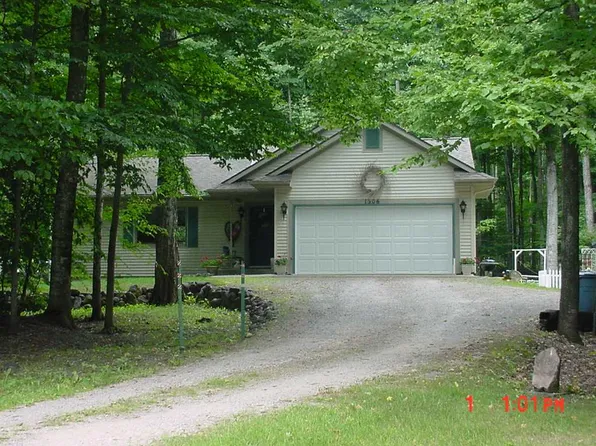 1306 Orchard Ln, Petoskey, MI 49770