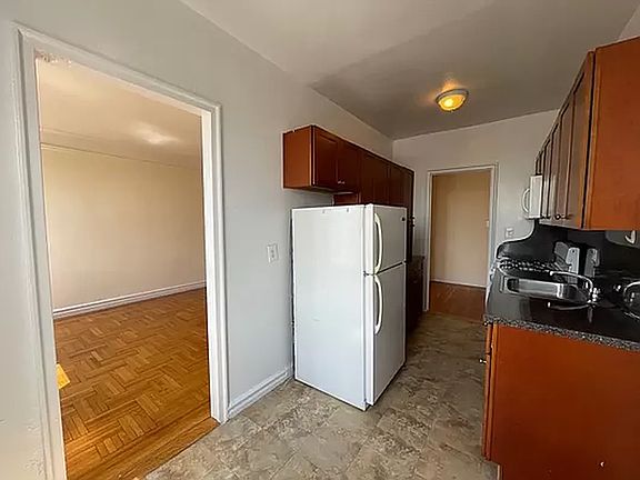 5th image of 745 Lincoln Pl APT 6B
