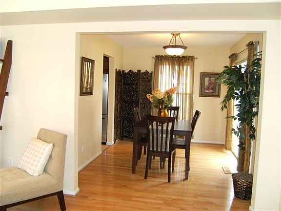 Dining room (new chandelier)