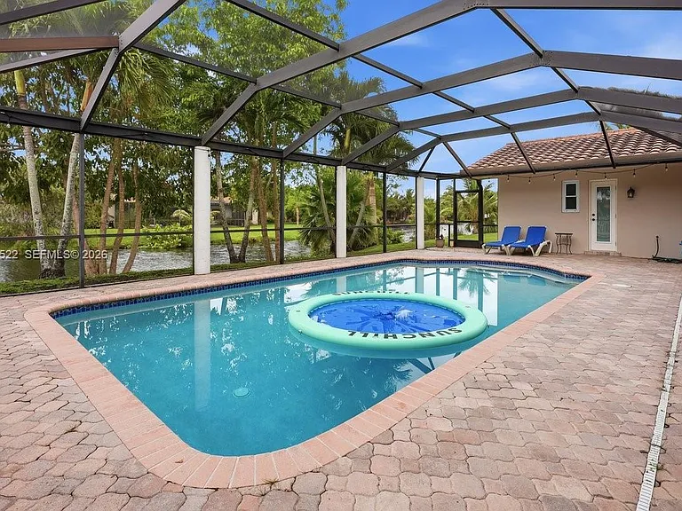 16530 Lake Tree Dr — Photo 12
