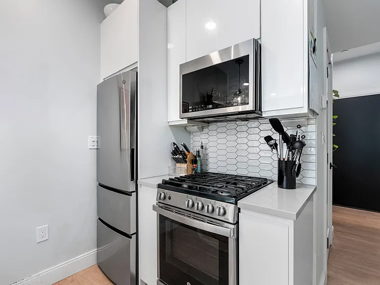 277 Border St #203 — Photo 7