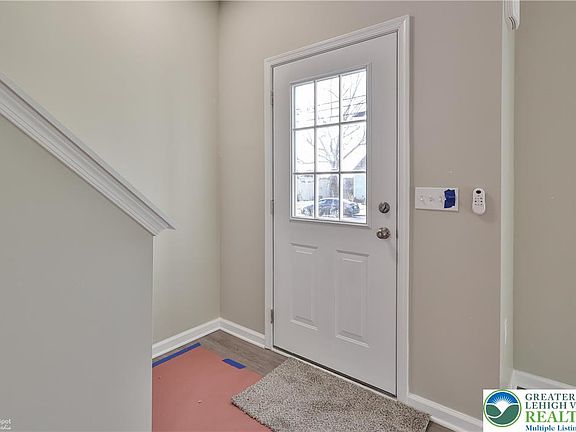 5th image of 903 N Graham St