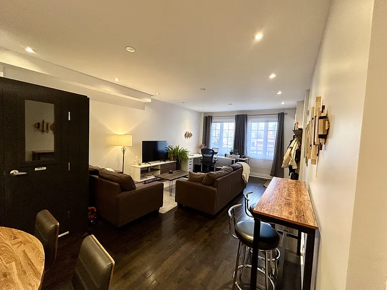 36 Coxwell Ave — Photo 11