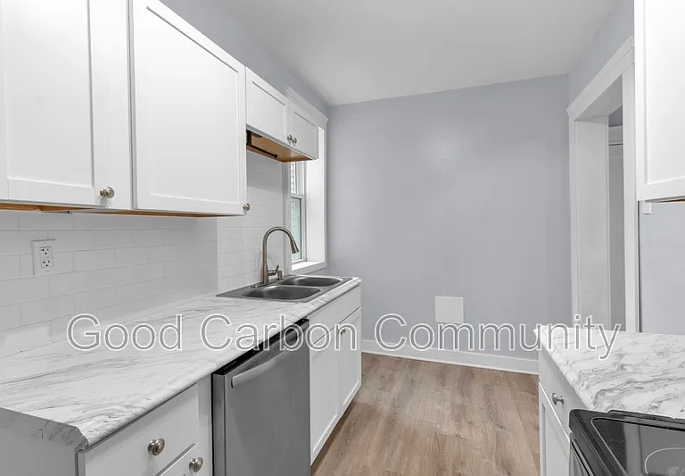 2805 Main St #2 — Photo 5
