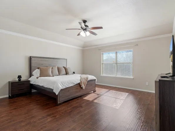 107 Loda Ct, Grand Prairie, TX 75050