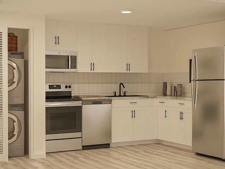 Chateau Apartments - Newly Renovated 1, 2 & 3-Bedrooms at 24th & Hillsboro Village — Photo 9