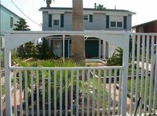 1015 Commodore Dr, Galveston, TX 77554