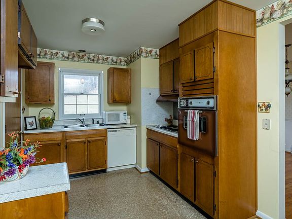2nd image of 11840 Hisers Ln