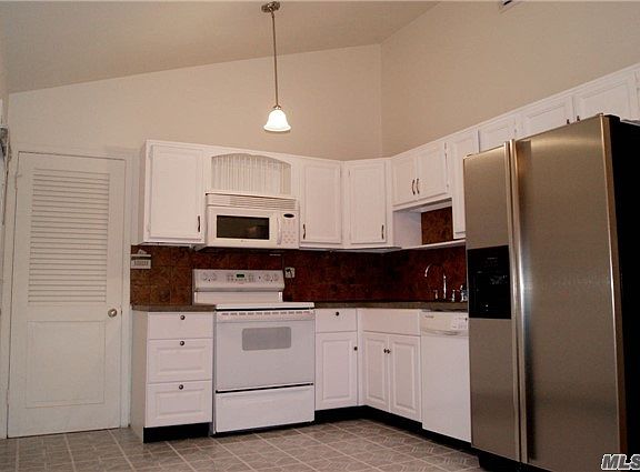3rd image of 219 Parkway Dr