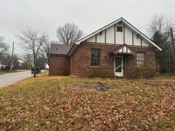 3847 Fee Fee Rd, Bridgeton, MO 63044