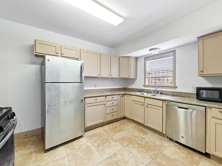 1821 Oakdale St #A — Photo 12