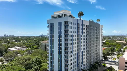 High Rise luxury rental apartments overlooking the New River in Fort Lauderdale, Florida near Las Olas Blvd. - Vu New River
