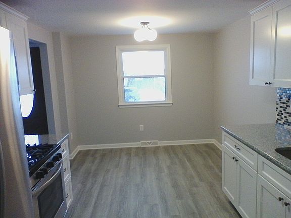 5th image of 79 E Cavalier Dr